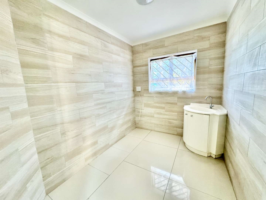 To Let 4 Bedroom Property for Rent in La Lucia KwaZulu-Natal