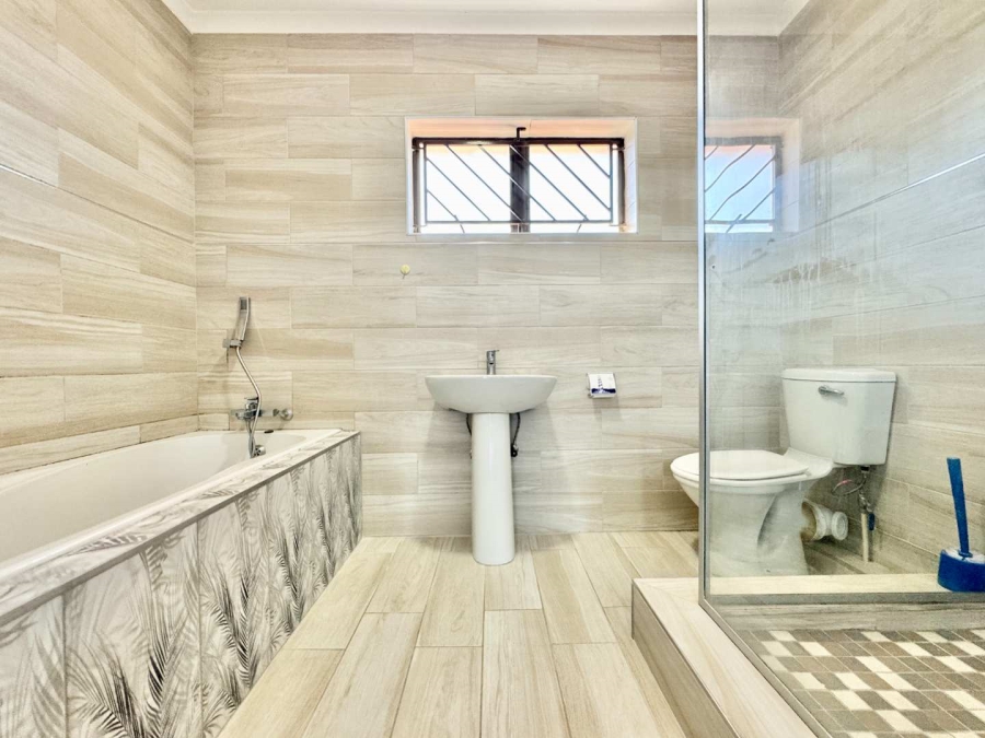 To Let 4 Bedroom Property for Rent in La Lucia KwaZulu-Natal