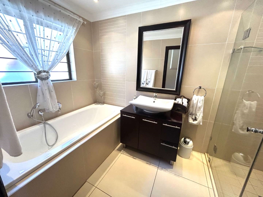 4 Bedroom Property for Sale in Herrwood Park KwaZulu-Natal