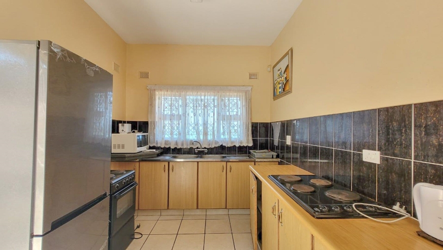 8 Bedroom Property for Sale in Tinley Manor KwaZulu-Natal