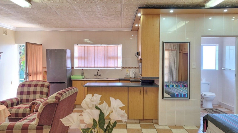 8 Bedroom Property for Sale in Tinley Manor KwaZulu-Natal