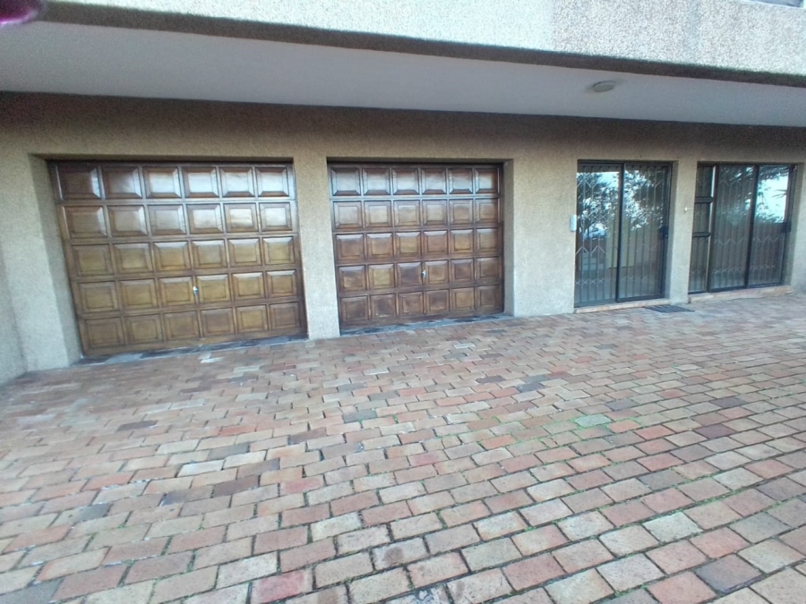 5 Bedroom Property for Sale in La Mercy KwaZulu-Natal