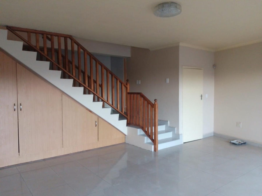 5 Bedroom Property for Sale in La Mercy KwaZulu-Natal