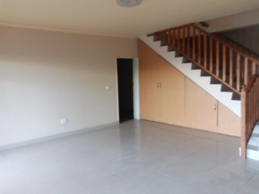 5 Bedroom Property for Sale in La Mercy KwaZulu-Natal