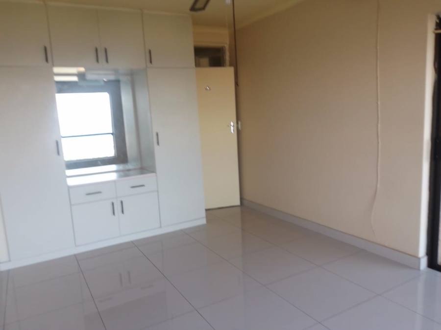 5 Bedroom Property for Sale in La Mercy KwaZulu-Natal