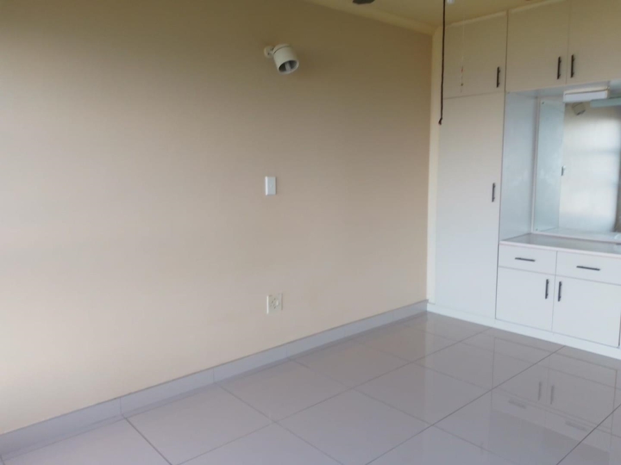 5 Bedroom Property for Sale in La Mercy KwaZulu-Natal