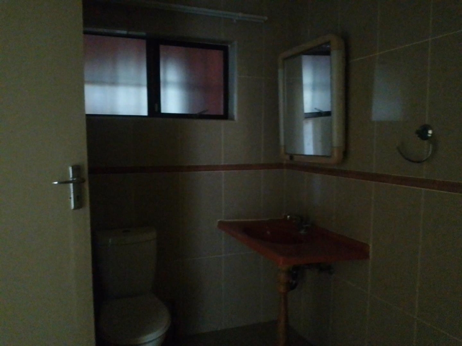 5 Bedroom Property for Sale in La Mercy KwaZulu-Natal