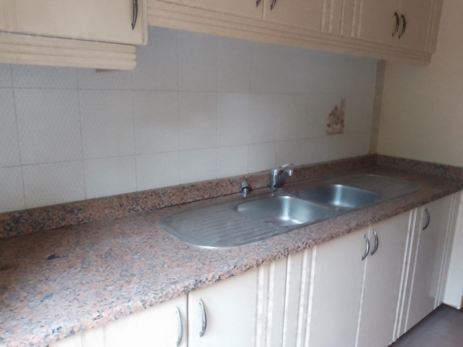 5 Bedroom Property for Sale in La Mercy KwaZulu-Natal