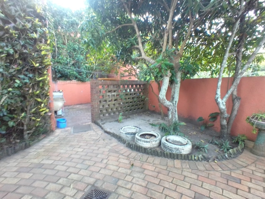 5 Bedroom Property for Sale in La Mercy KwaZulu-Natal