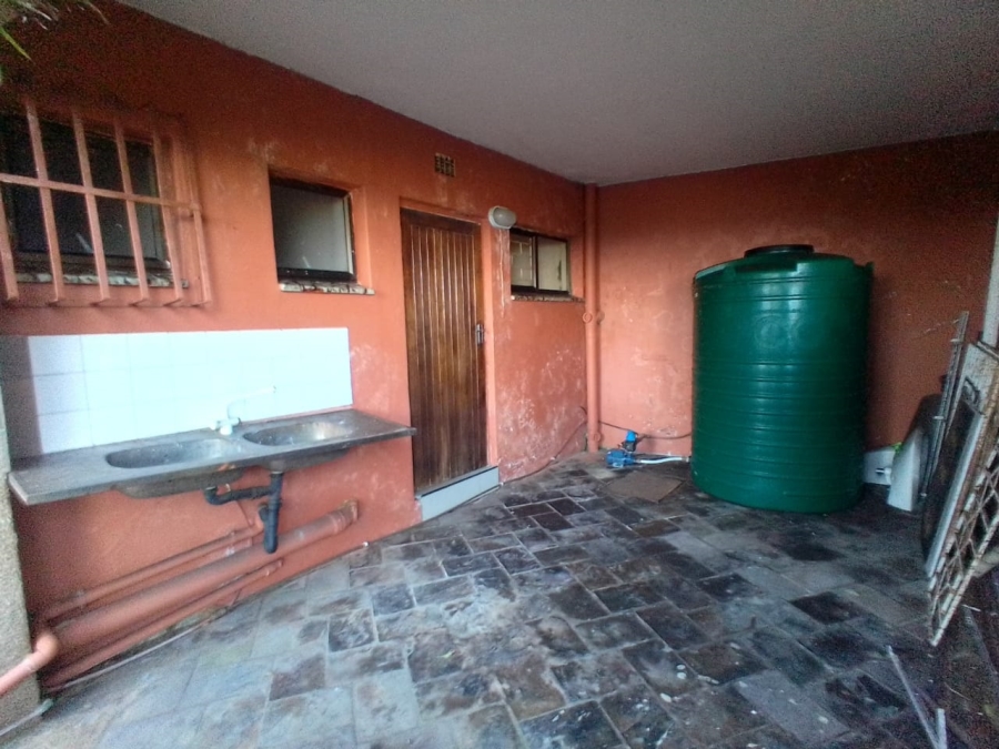 5 Bedroom Property for Sale in La Mercy KwaZulu-Natal