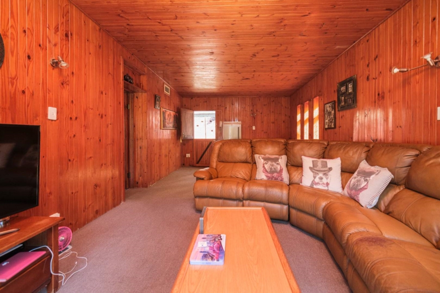 9 Bedroom Property for Sale in Waterfall KwaZulu-Natal