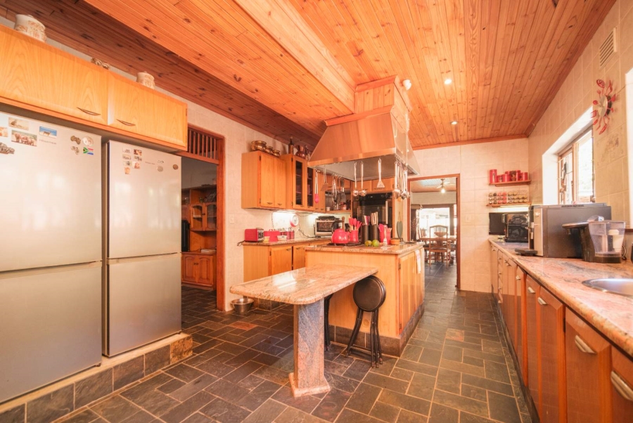 9 Bedroom Property for Sale in Waterfall KwaZulu-Natal