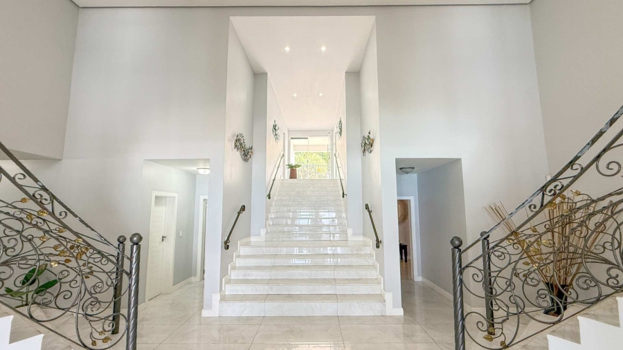 6 Bedroom Property for Sale in Tinley Manor KwaZulu-Natal