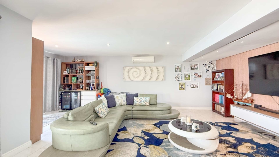 6 Bedroom Property for Sale in Tinley Manor KwaZulu-Natal