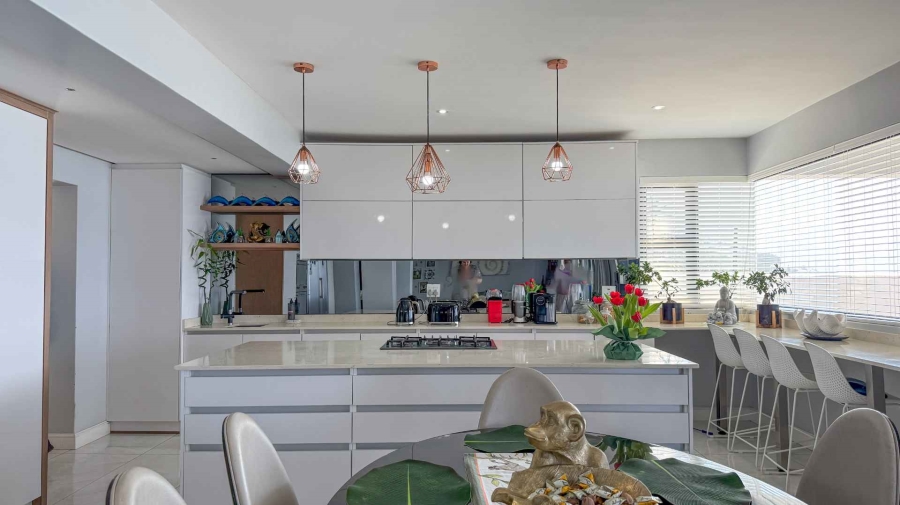 6 Bedroom Property for Sale in Tinley Manor KwaZulu-Natal