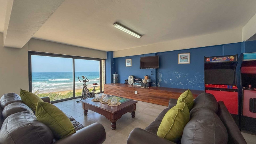 6 Bedroom Property for Sale in Tinley Manor KwaZulu-Natal