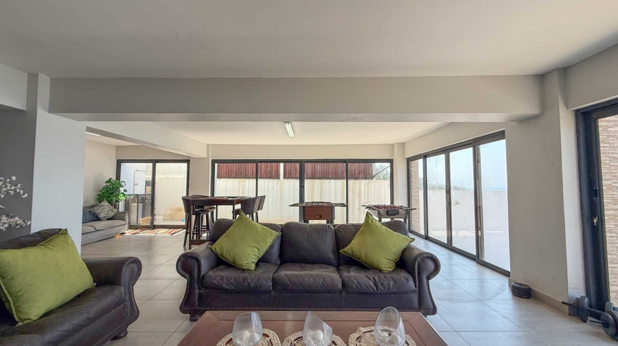 6 Bedroom Property for Sale in Tinley Manor KwaZulu-Natal