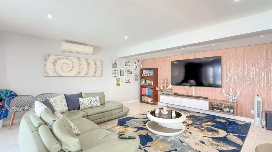 6 Bedroom Property for Sale in Tinley Manor KwaZulu-Natal