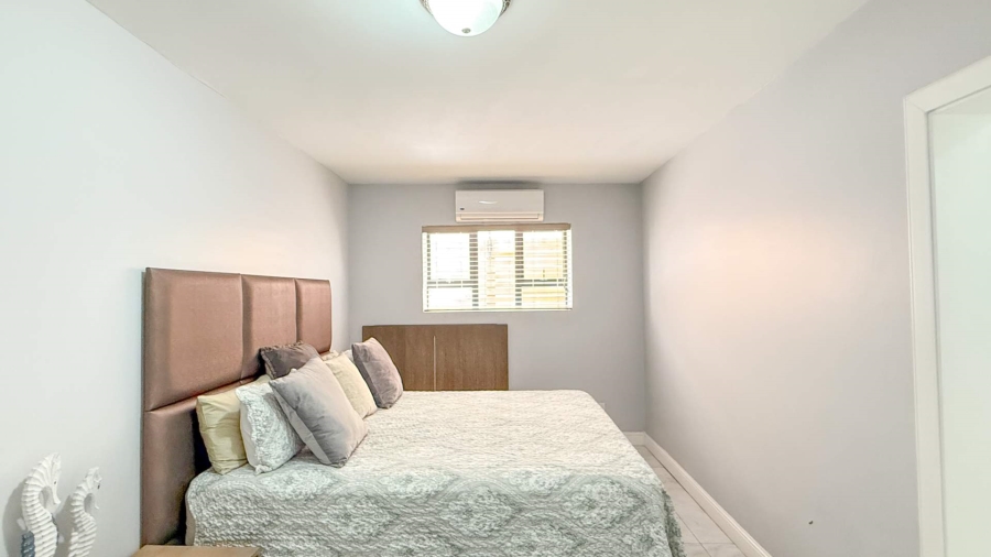 6 Bedroom Property for Sale in Tinley Manor KwaZulu-Natal