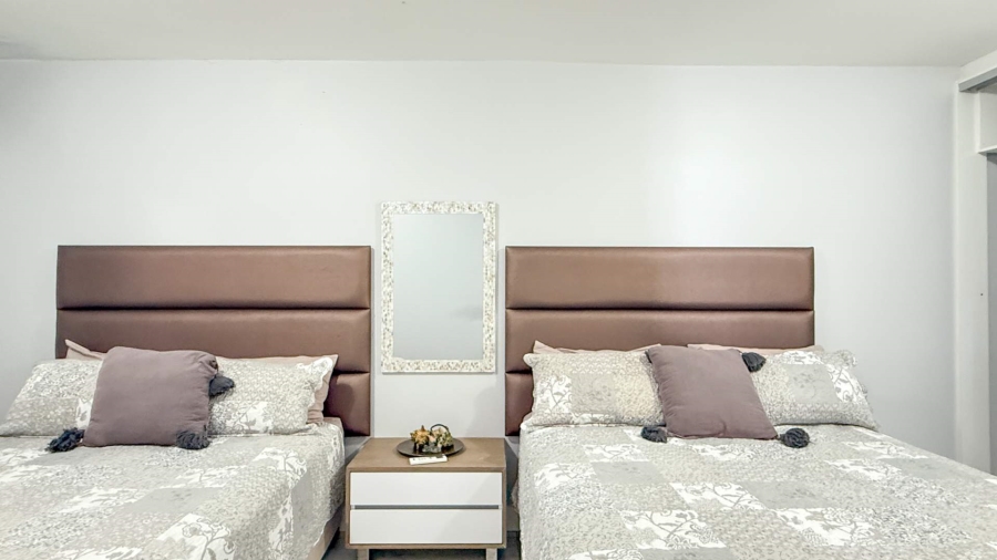 6 Bedroom Property for Sale in Tinley Manor KwaZulu-Natal