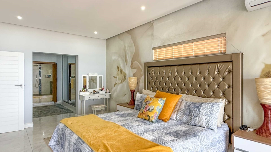 6 Bedroom Property for Sale in Tinley Manor KwaZulu-Natal