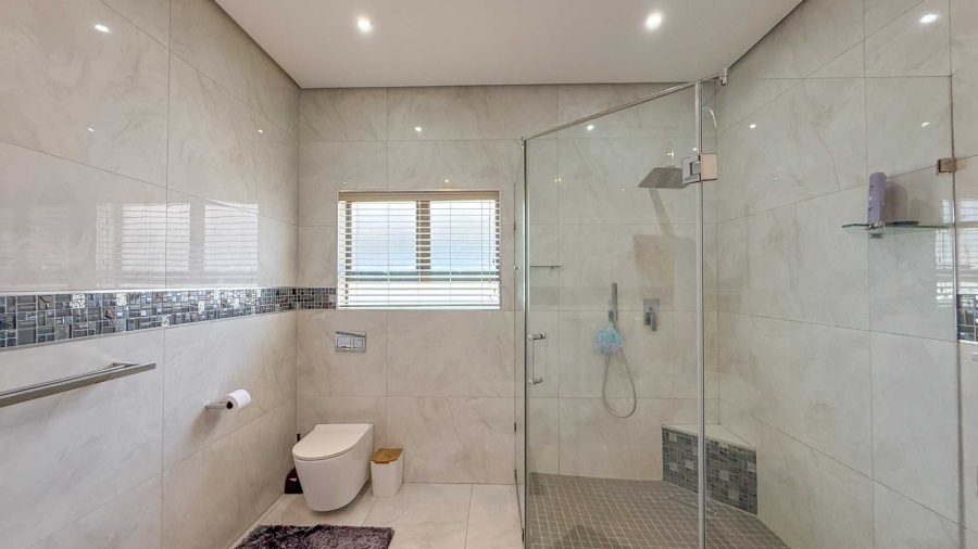 6 Bedroom Property for Sale in Tinley Manor KwaZulu-Natal