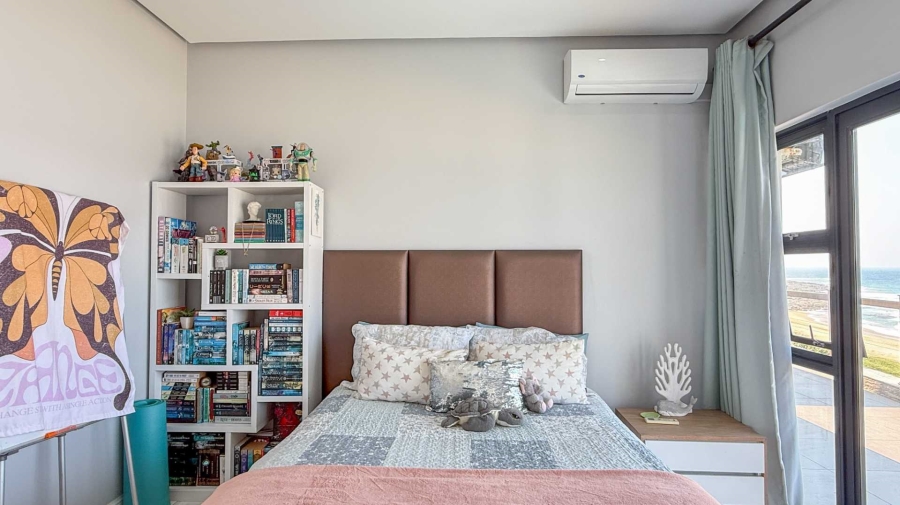 6 Bedroom Property for Sale in Tinley Manor KwaZulu-Natal