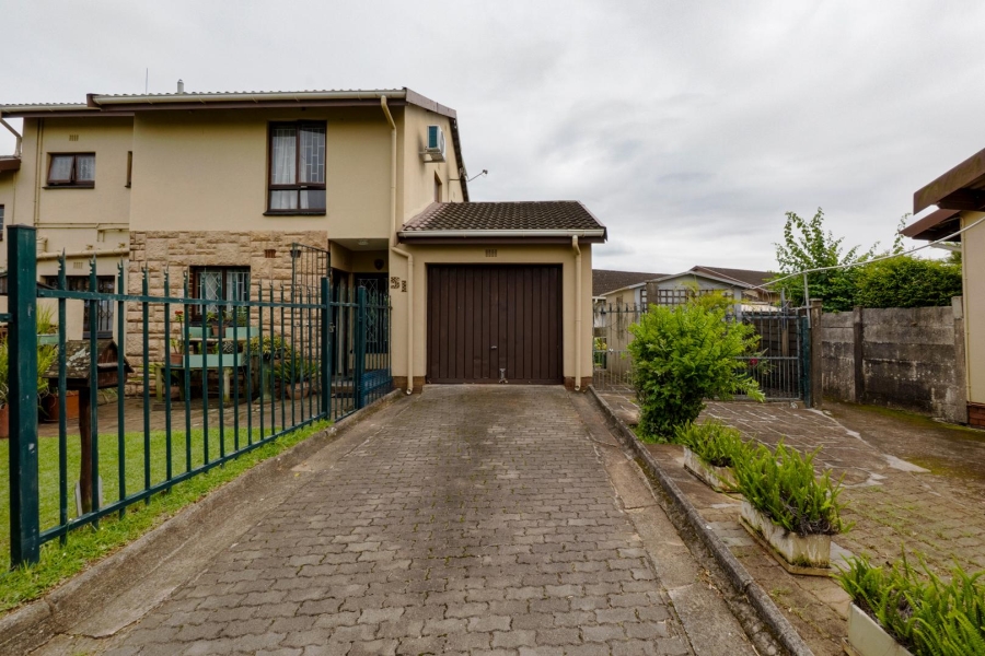 3 Bedroom Property for Sale in Amanzimtoti KwaZulu-Natal