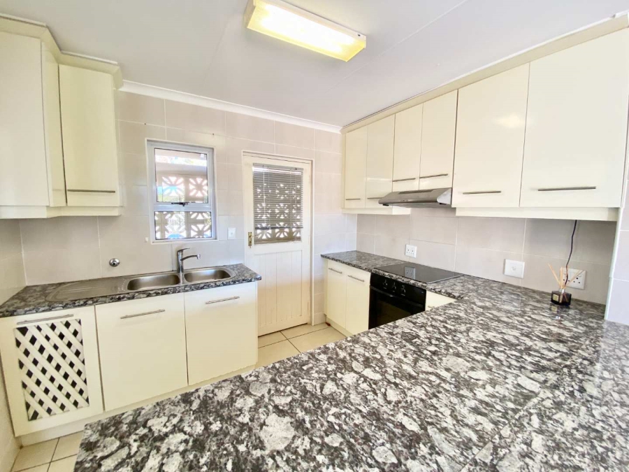 To Let 2 Bedroom Property for Rent in Durban North KwaZulu-Natal