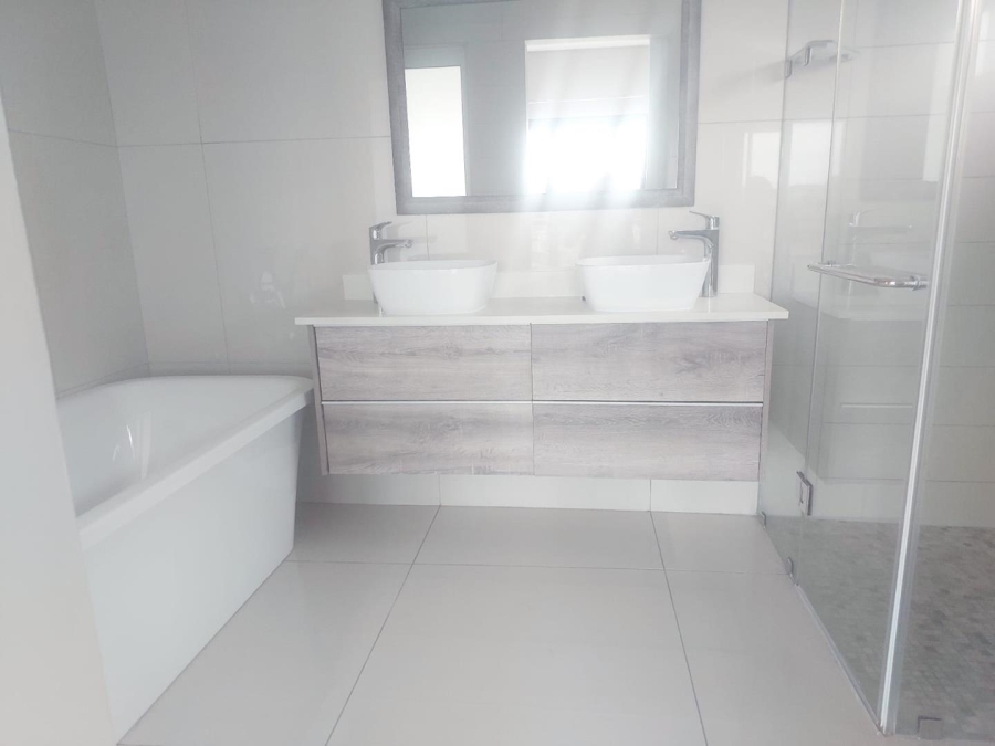 To Let 4 Bedroom Property for Rent in Palm Lakes Estate KwaZulu-Natal