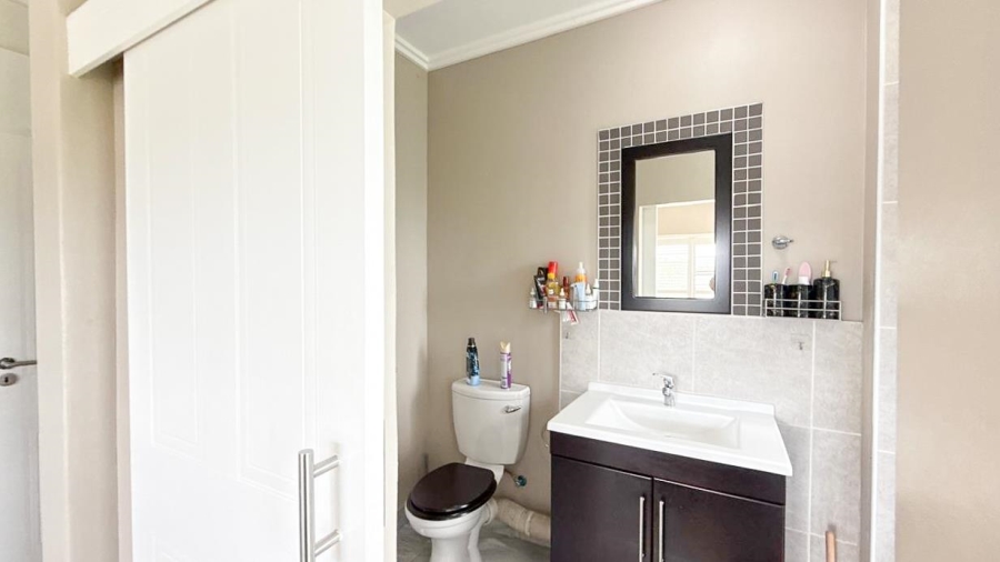 To Let 2 Bedroom Property for Rent in Palm Lakes Estate KwaZulu-Natal