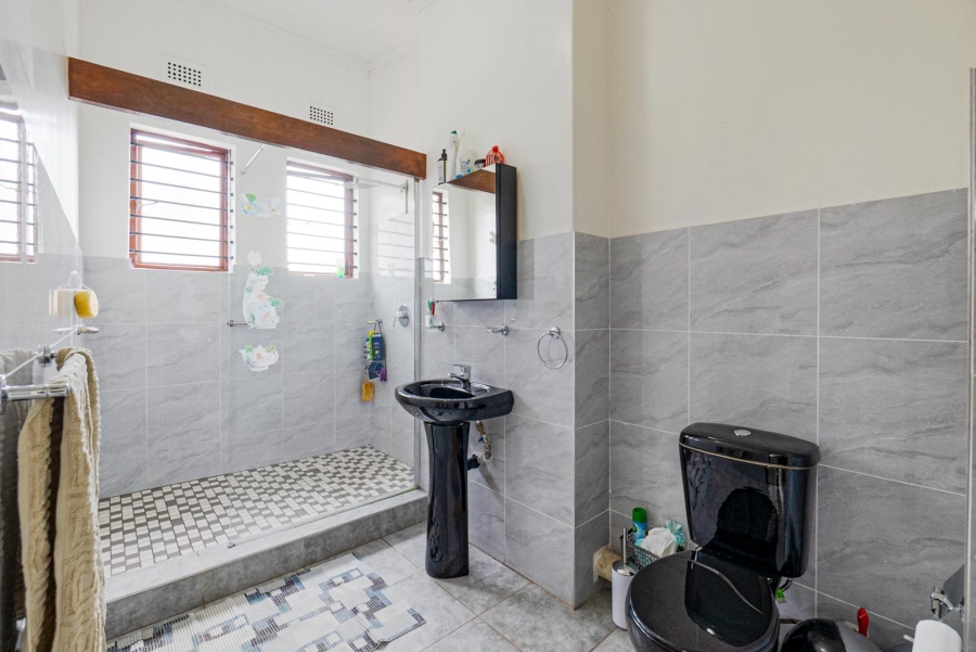 4 Bedroom Property for Sale in Amanzimtoti KwaZulu-Natal