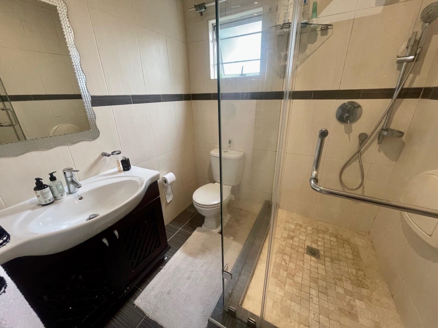 To Let 4 Bedroom Property for Rent in Somerset Park KwaZulu-Natal