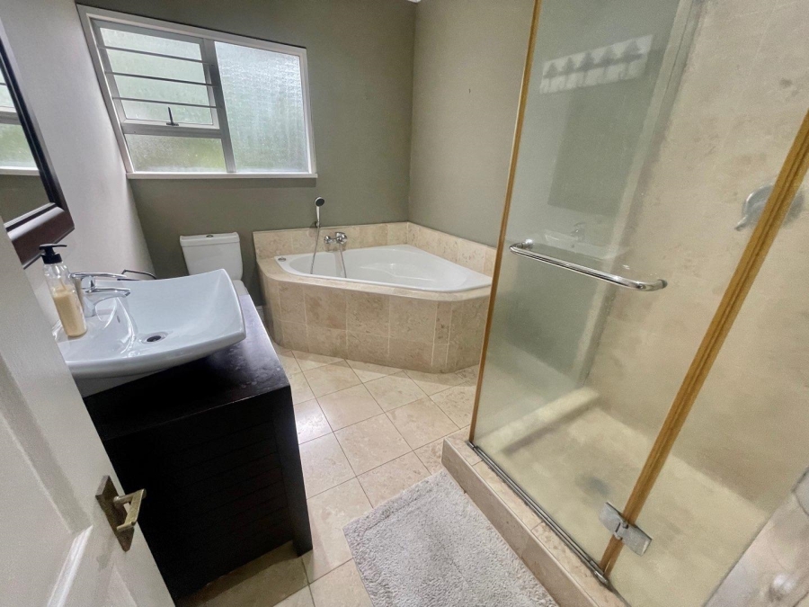 To Let 4 Bedroom Property for Rent in Somerset Park KwaZulu-Natal