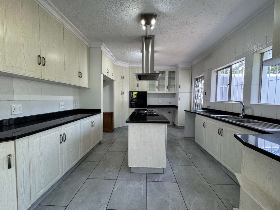 5 Bedroom Property for Sale in Umhlanga KwaZulu-Natal