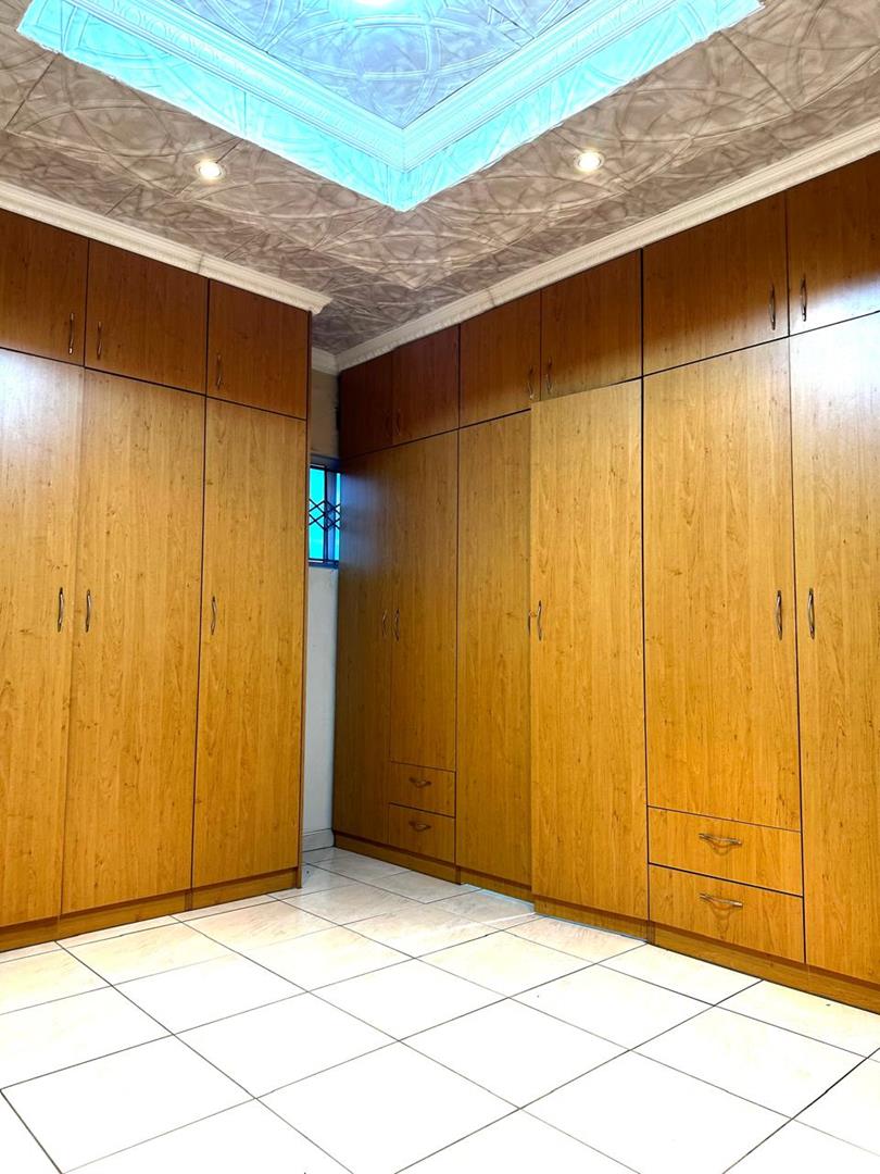 5 Bedroom Property for Sale in Brackenham KwaZulu-Natal