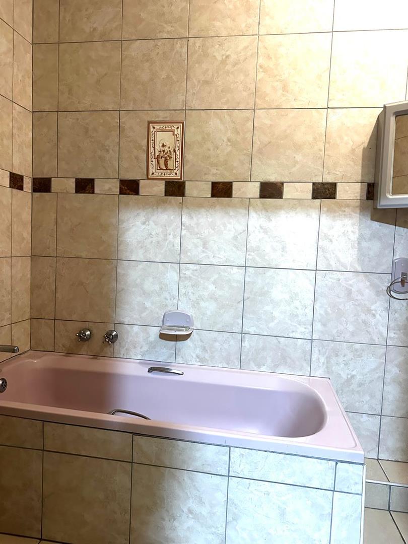 5 Bedroom Property for Sale in Brackenham KwaZulu-Natal