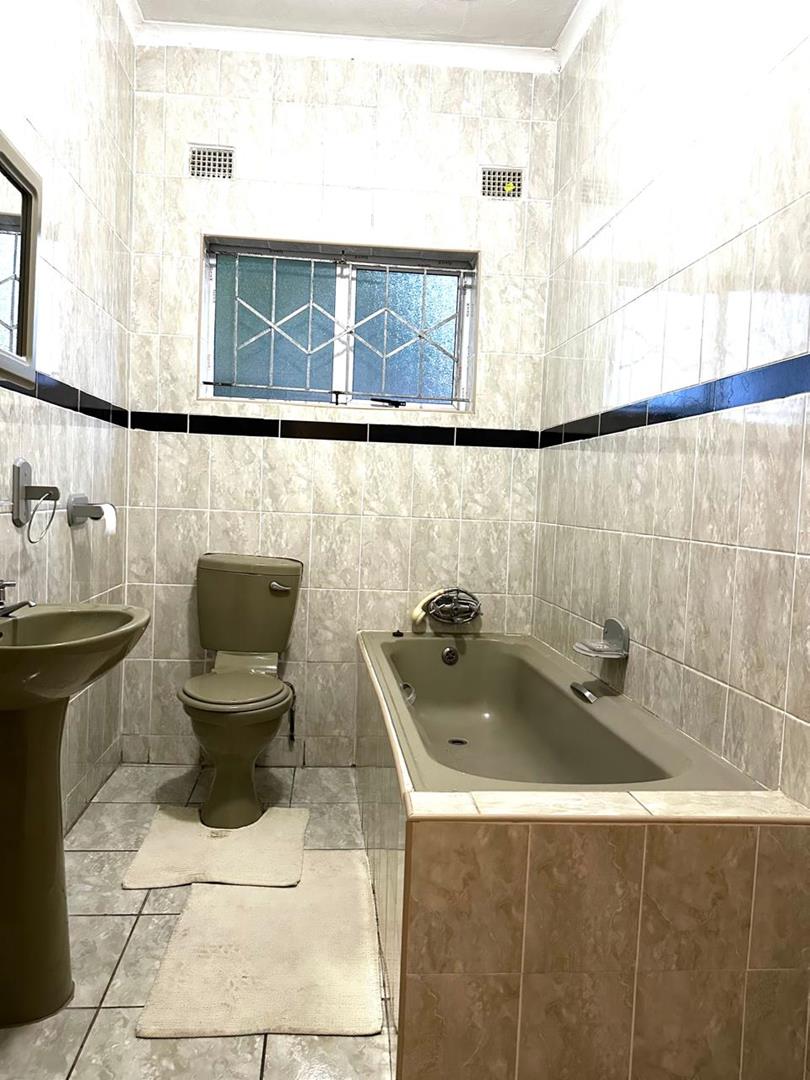 5 Bedroom Property for Sale in Brackenham KwaZulu-Natal