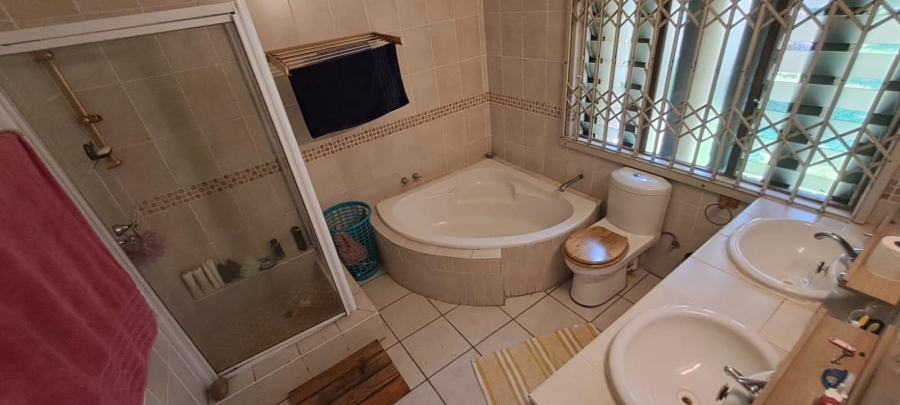 5 Bedroom Property for Sale in Meer En See KwaZulu-Natal