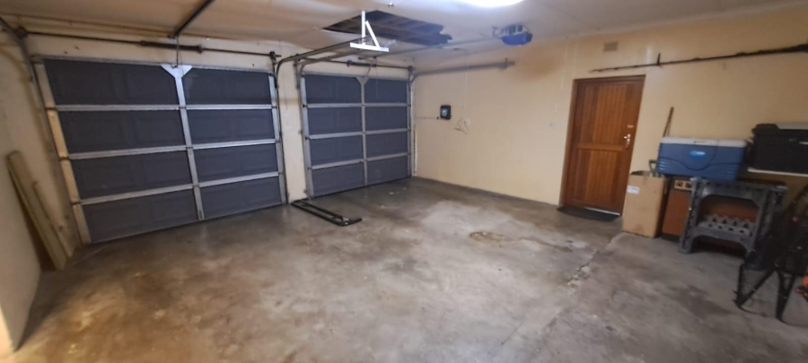 5 Bedroom Property for Sale in Meer En See KwaZulu-Natal