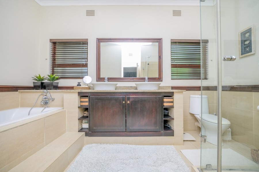 5 Bedroom Property for Sale in La Lucia KwaZulu-Natal