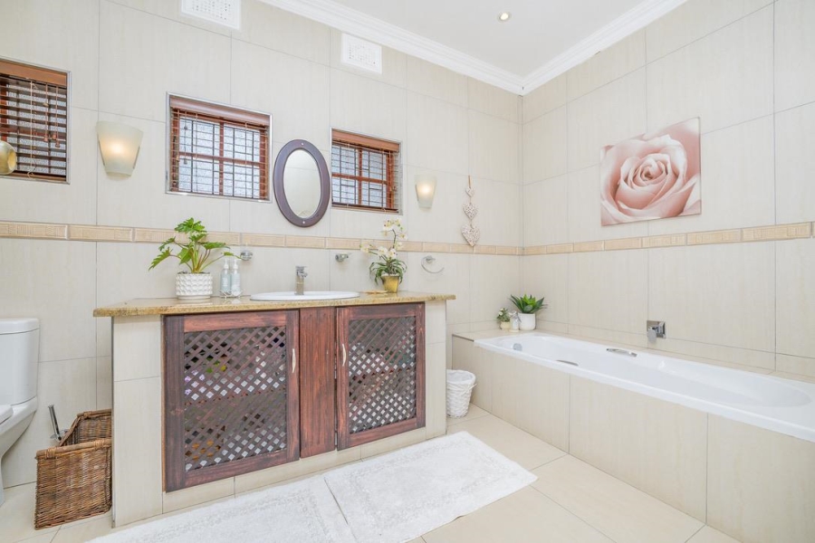 5 Bedroom Property for Sale in La Lucia KwaZulu-Natal