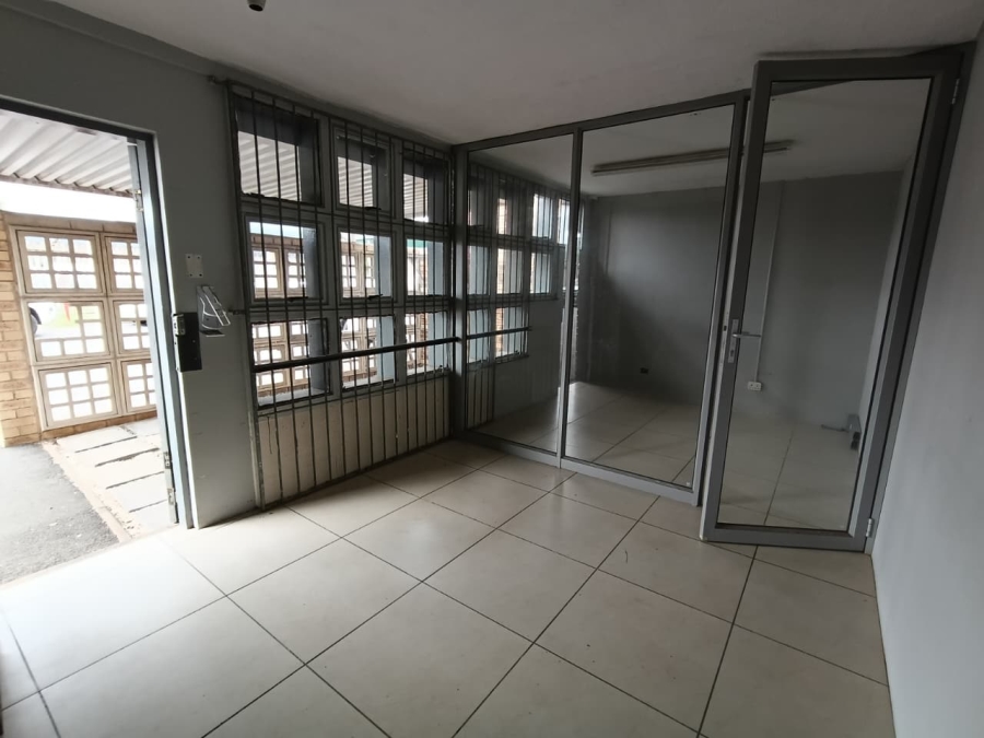 To Let Commercial Property for Rent in Westmead KwaZulu-Natal