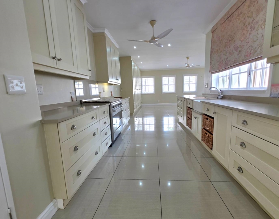 6 Bedroom Property for Sale in Kloof KwaZulu-Natal
