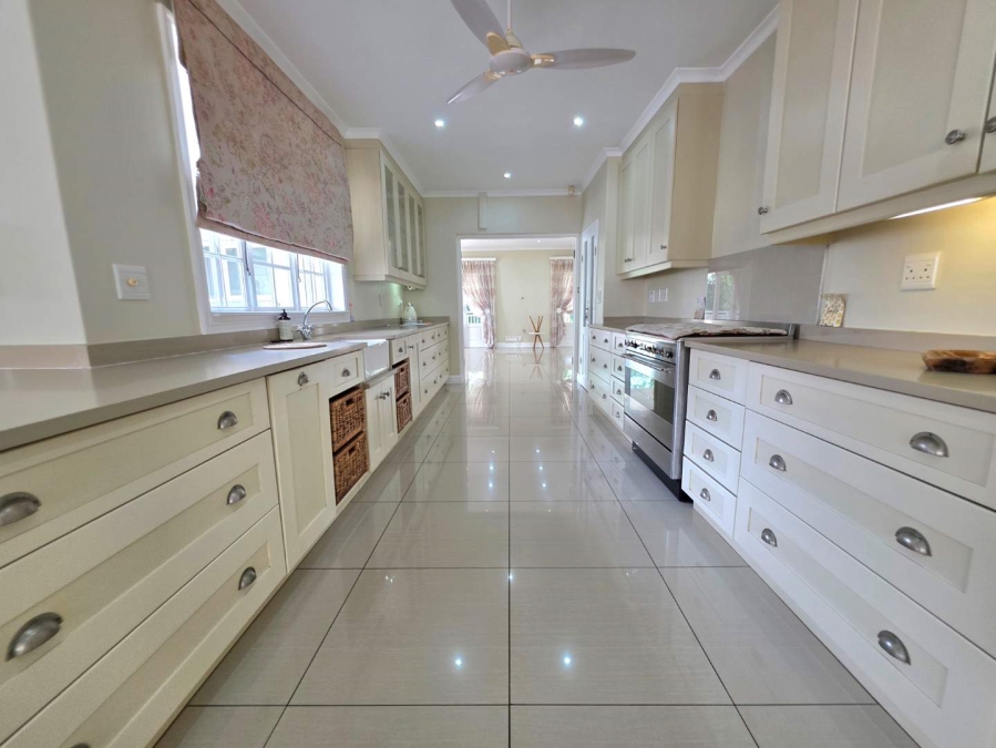 6 Bedroom Property for Sale in Kloof KwaZulu-Natal
