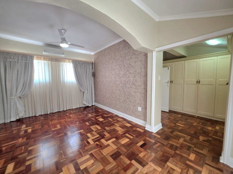 6 Bedroom Property for Sale in Kloof KwaZulu-Natal