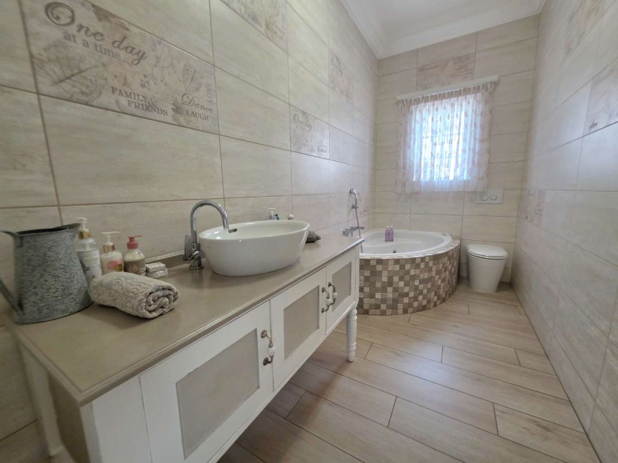 6 Bedroom Property for Sale in Kloof KwaZulu-Natal