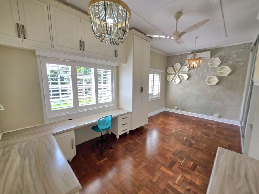 6 Bedroom Property for Sale in Kloof KwaZulu-Natal
