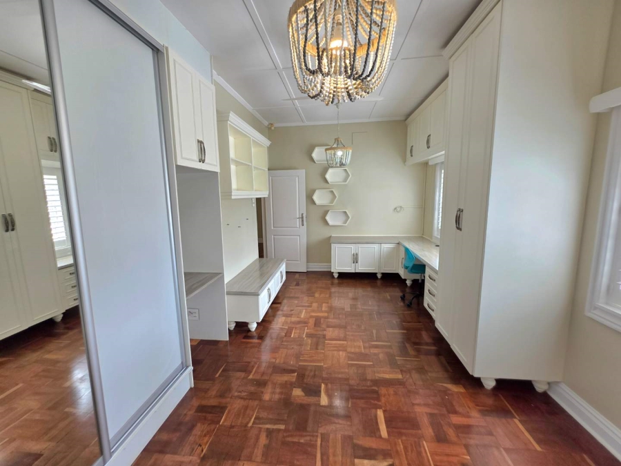 6 Bedroom Property for Sale in Kloof KwaZulu-Natal