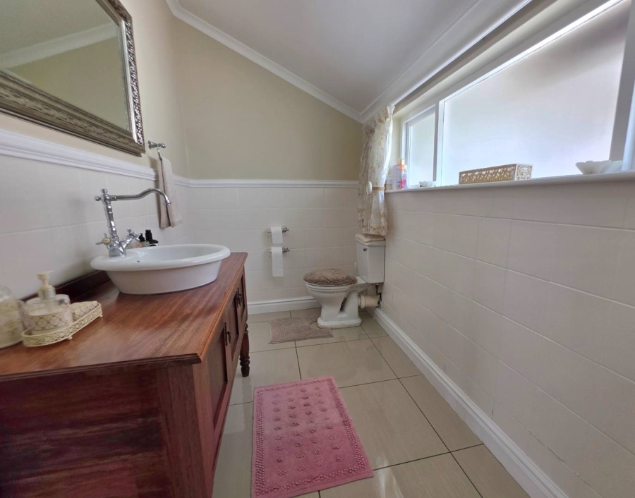 6 Bedroom Property for Sale in Kloof KwaZulu-Natal